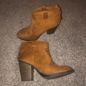 Soda Shoes Albert Camel Booties